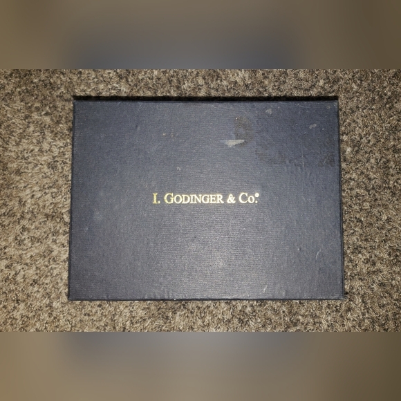 NIB Godinger & Co, Porcelain, Primavera, Gold, Bee and Butterfly Detailed Jar - Picture 9 of 9